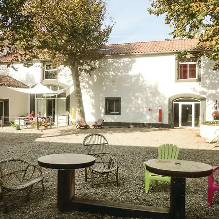 Hébergement de vacances 2 Bedroom Amazing In Narbonne
