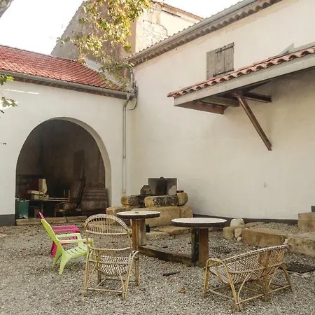 2 Bedroom Amazing In Hébergement de vacances